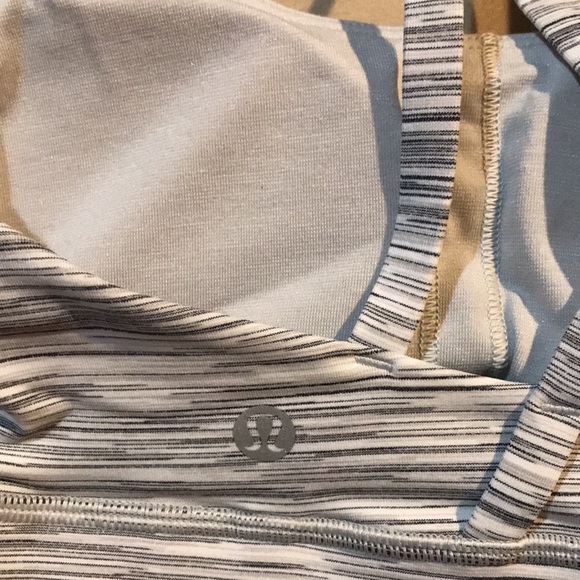 Lululemon Energy Bra *RARE* - Picture 3 of 4